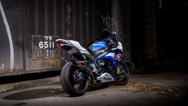 Обои картинки фото мотоциклы, suzuki, gsx-r1000