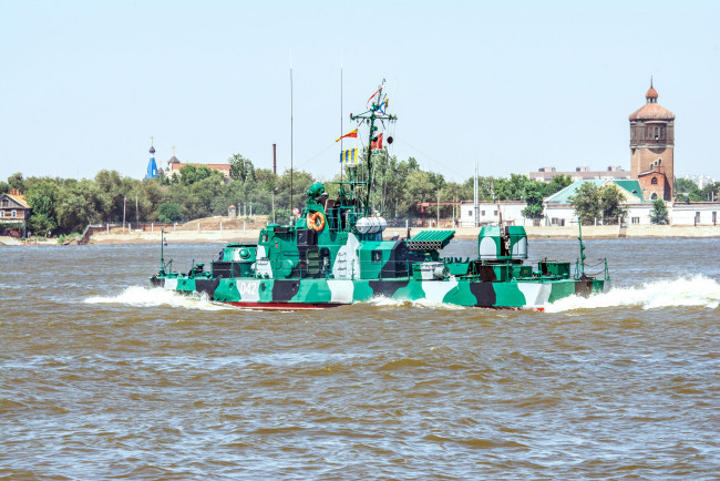Обои картинки фото шмель, корабли, катера, бронекатер, река