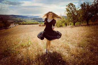 Картинка девушки -+блондинки +светловолосые луг блондинка