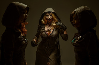 Картинка девушки -+креатив +косплей сестры кровь оружие плащи костюмы