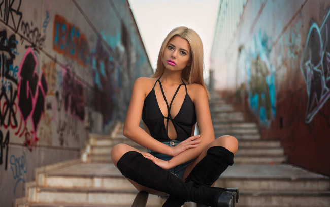 Обои картинки фото marianna bafiti, девушки, marianna, bafiti, девушка, модель, блондинка, красотка, поза, флирт, стройная, сексуальная