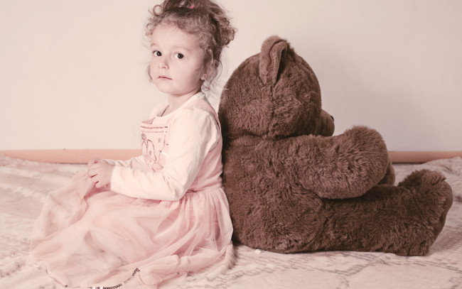 Обои картинки фото разное, дети, девочка, мишка
