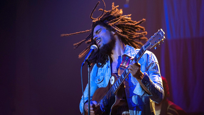 Обои картинки фото bob marley,  one love ,  2024 , кино фильмы, -unknown , другое, боб, марли, oдна, любовь, биография, музыка, драма, kingsley, ben, adir, кадры, из, фильма