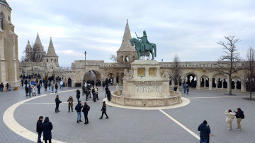 Картинка города будапешт+ венгрия площадь памятник туристы