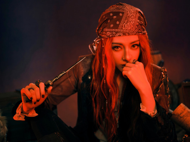 Обои картинки фото девушки, dilraba dilmurat, актриса, образ, пиратка, косынка, куртка, кинжал