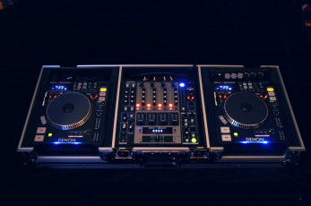 Картинка denon бренды