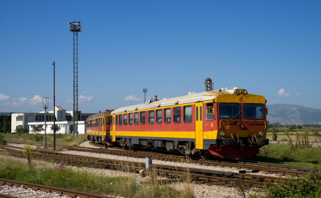 Обои картинки фото техника, поезда, рельсы, поворот, поезд