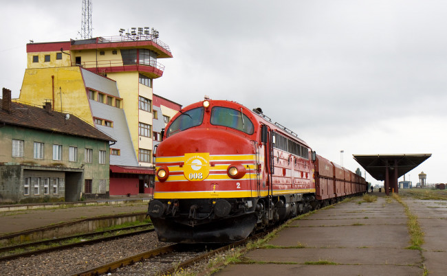 Обои картинки фото техника, поезда, станция, тути, товарный, состав