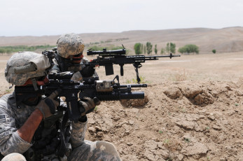 Картинка оружие армия спецназ солдат каска