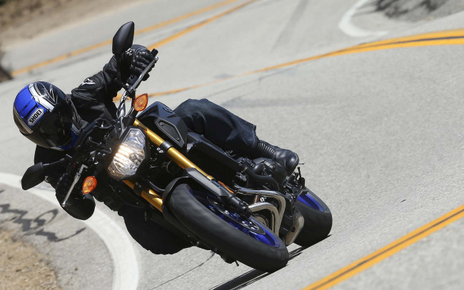 Обои картинки фото мотоциклы, yamaha, fz9