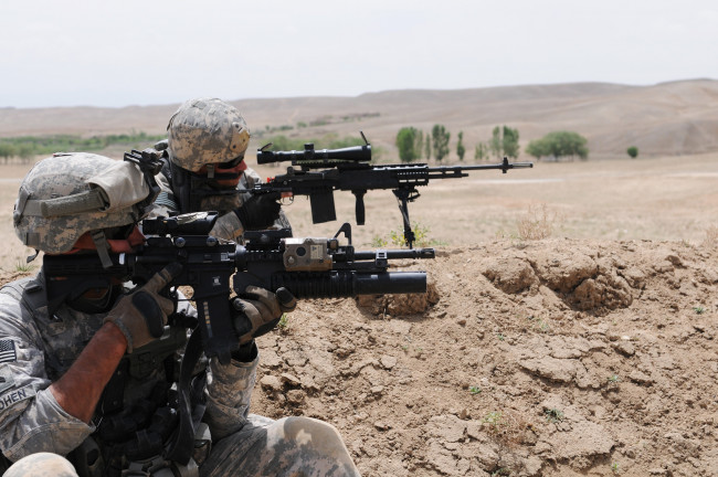 Обои картинки фото оружие, армия, спецназ, солдат, каска