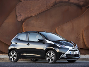 обоя автомобили, toyota, aygo, uk-spec, 2014г, 5-door, темный