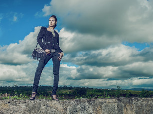 Картинка taynara+s +gargantini& 65279 девушки джинсы сумка облака