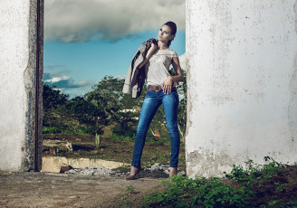 Картинка taynara+s +gargantini девушки +gargantini& 65279 джинсы стена