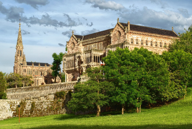 Обои картинки фото дворец sobrellano в комильяс испания, города, - дворцы,  замки,  крепости, испания, комильяс, sobrellano, дворец