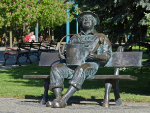 Картинка разное садовые+и+парковые+скульптуры лейка скамейка