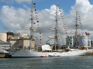 Картинка корабли парусники причал мачты