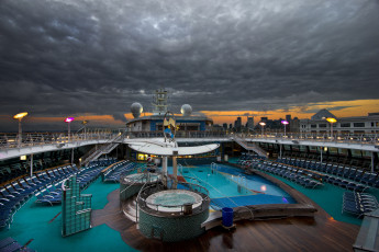 Картинка jewel+of+the+seas корабли лайнеры палуба круизный лайнер