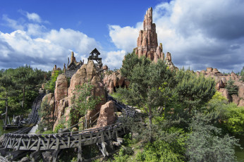 Картинка города диснейленд аттракционы парк