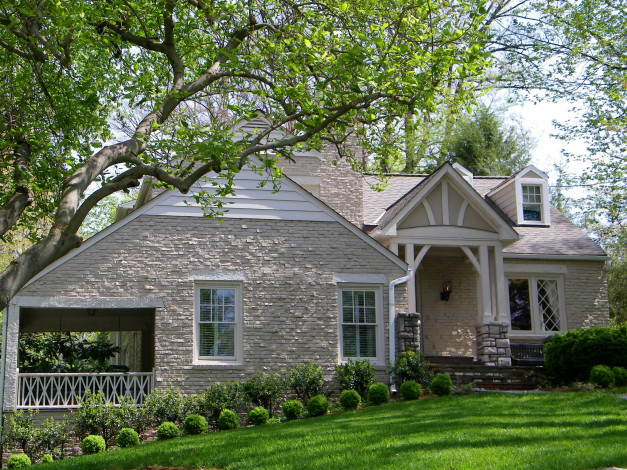 Обои картинки фото города, - здания,  дома, дом, особняк, дизайн, трава, зелень, деревья, ветки, листья