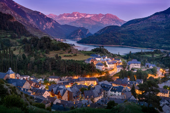 Картинка города -+панорамы река горы