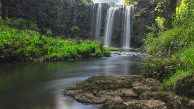 Обои картинки фото природа, водопады, лес, скала, поток