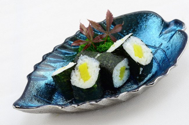 Обои картинки фото еда, рыба,  морепродукты,  суши,  роллы, деликатесы