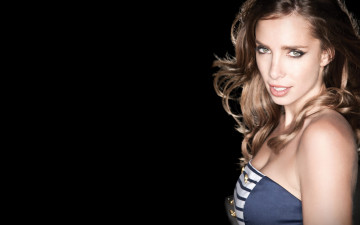 Картинка sarai+givaty девушки sarai givaty блондинка декольте