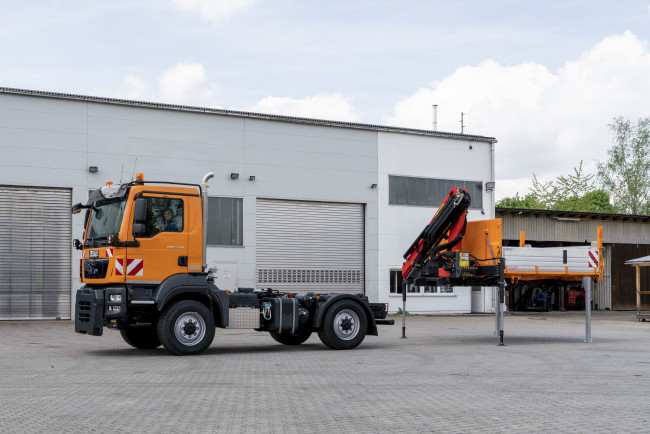 Обои картинки фото автомобили, man