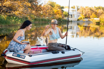 обоя разное, рыбалка,  рыбаки,  улов,  снасти, фон, взгляд, девушки