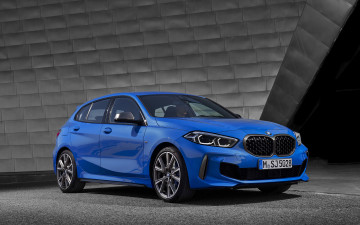 Картинка 2020+bmw+m135i+xdrive автомобили bmw немецкие хэтчбек синий 2020 m135i xdrive экстерьер вид спереди 1 новый