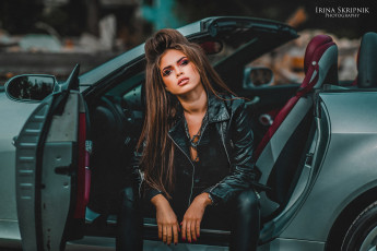 Картинка автомобили -авто+с+девушками шатенка куртка машина кабриолет светлый