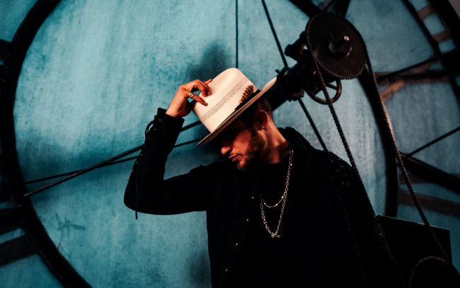 Обои картинки фото мужчины, - unsort, шляпа