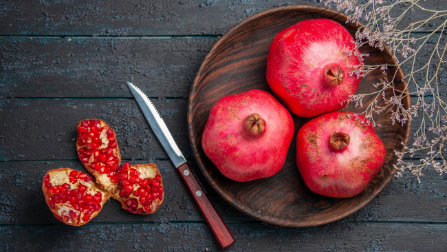 Обои картинки фото еда, гранат, шишка, зерна, нож