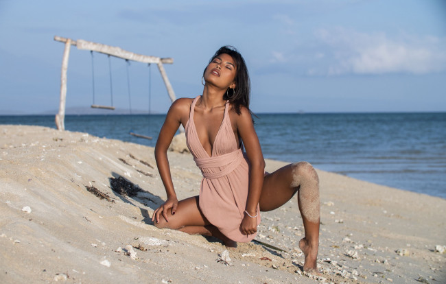 Обои картинки фото moana rosi, девушки, moana, rosi, индонезия, девушка, модель, брюнетка, красотка, поза, флирт, стройная, сексуальная, фигура