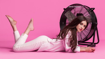 Картинка мария+башмакова девушки девушка женщина брюнетка темноволосая сексуальная модель звезда позирует разная обувь верхняя стильная одежда нижнее эротическое бельё трусы лифчик колготки чулки аксессуары макияж и множество элементов на фотографии