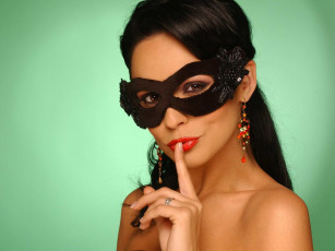 Картинка Andreea+Marin девушки маска серьги карнавал