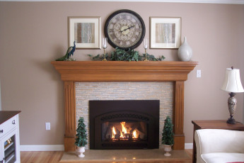 Картинка интерьер камины картина камин часы лампа