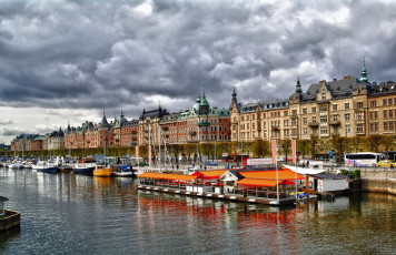 Картинка города стокгольм швеция причал катера тучи набережная дома