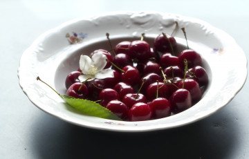 Картинка еда вишня черешня тарелка