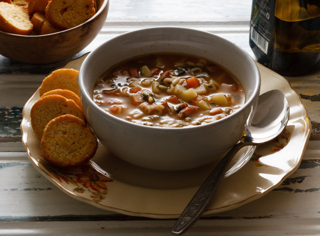 Обои картинки фото еда, первые, блюда, суп, гренки