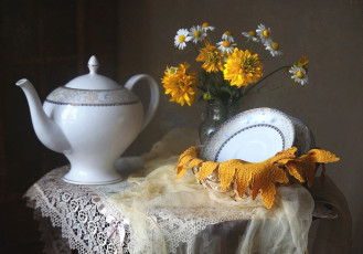 Картинка разное посуда +столовые+приборы +кухонная+утварь тарелки чайник цветы