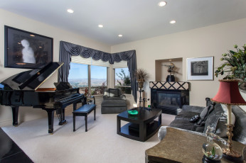 Картинка интерьер гостиная рояль