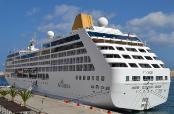 Картинка adonia корабли лайнеры океанский лайнер причал круиз