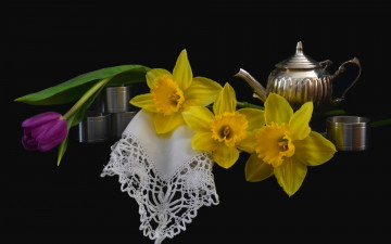Картинка цветы разные+вместе нарциссы тюльпан натюрморт чайник салфетка