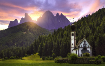 Картинка города -+православные+церкви +монастыри santa maddalena закат лес фунес доломитовые альпы церковь южный тироль италия italy санта маддалена dolomites south tyrol villnoss луг горы