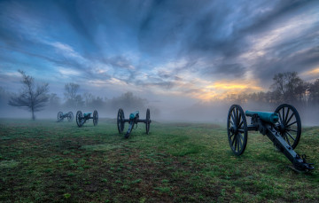 Картинка оружие пушки ракетницы туман утро небо