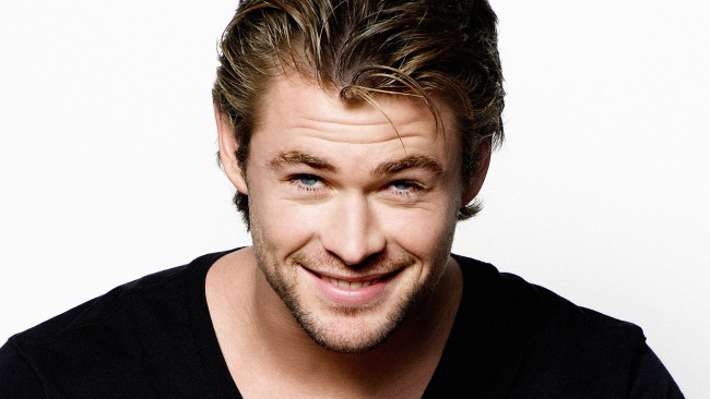 Обои картинки фото мужчины, chris hemsworth, улыбка