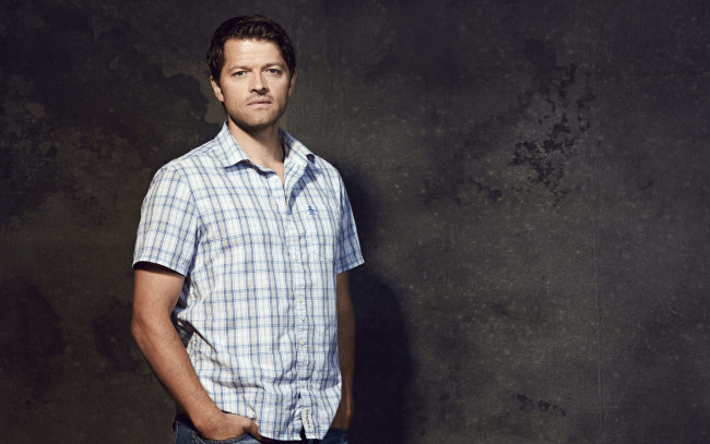 Обои картинки фото мужчины, misha collins, взгляд, рубашка, мужчина, миша, коллинз, misha, collins