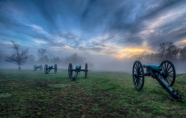 Обои картинки фото оружие, пушки, ракетницы, туман, утро, небо